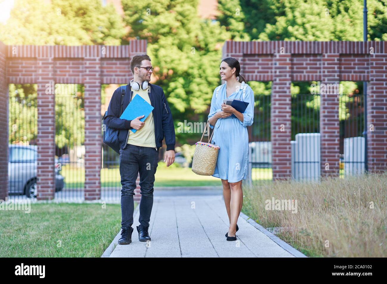 Couple of students in the campus studying outdoors Stock Photo - Alamy