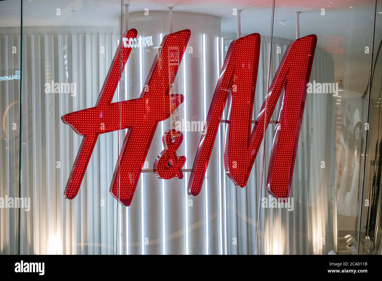 BANGKOK, THAILAND - JUNE, 2020 : H&M icon sign and brand shop in ICONSIAM  department store on June 14, 2020 at bangkok, Thailand. Iconsiam already  ope Stock Photo - Alamy