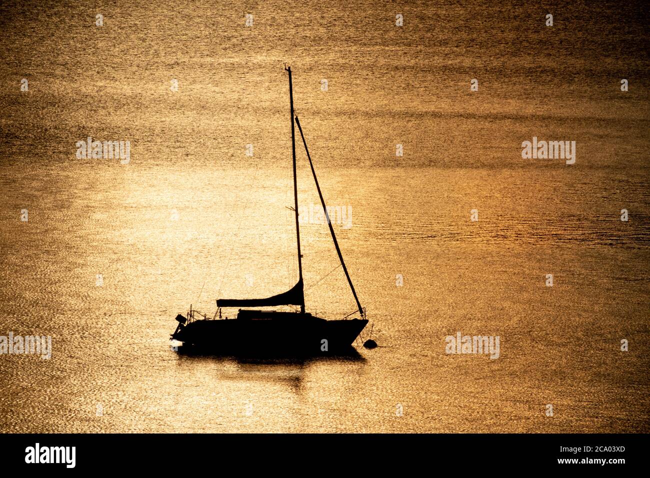 Silhouette sailing boat hi-res stock photography and images - Alamy