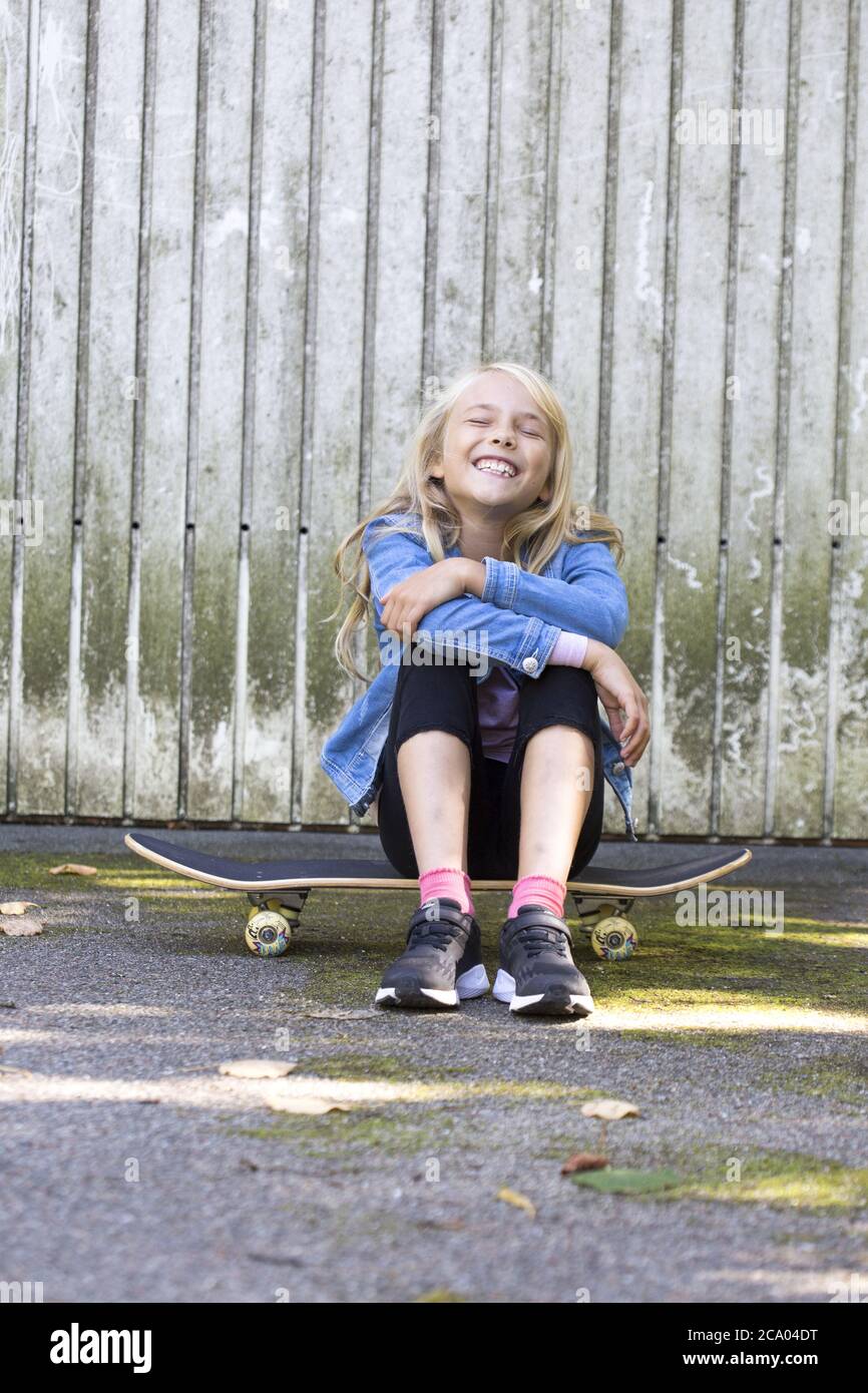 10 year old girl sitting hi-res stock photography and images - Alamy