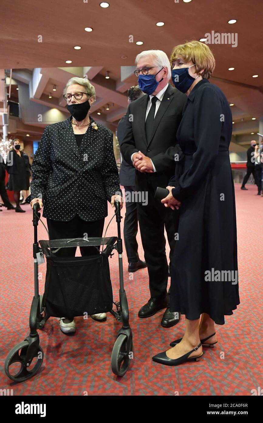 Munich, Deutschland. 03rd Aug, 2020. Widow Liselotte VOGEL (with Rollator) speaks with Federal President Frank Walter STEINMEIER and his wife Elke BUEDENBENDER. Funeral service for the late Muenchner Alt-OB and honorary citizen Dr. Hans-Jochen Vogel (SPD) on 03.08.2020 in the Philharmonie in Gasteig in Muenchen, | usage worldwide Credit: dpa/Alamy Live News Stock Photo