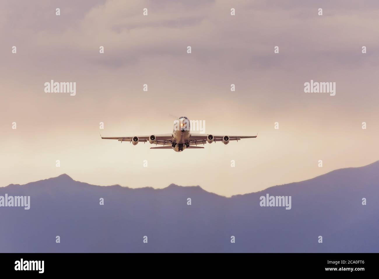 Passenger jet take off mountains hi-res stock photography and images ...
