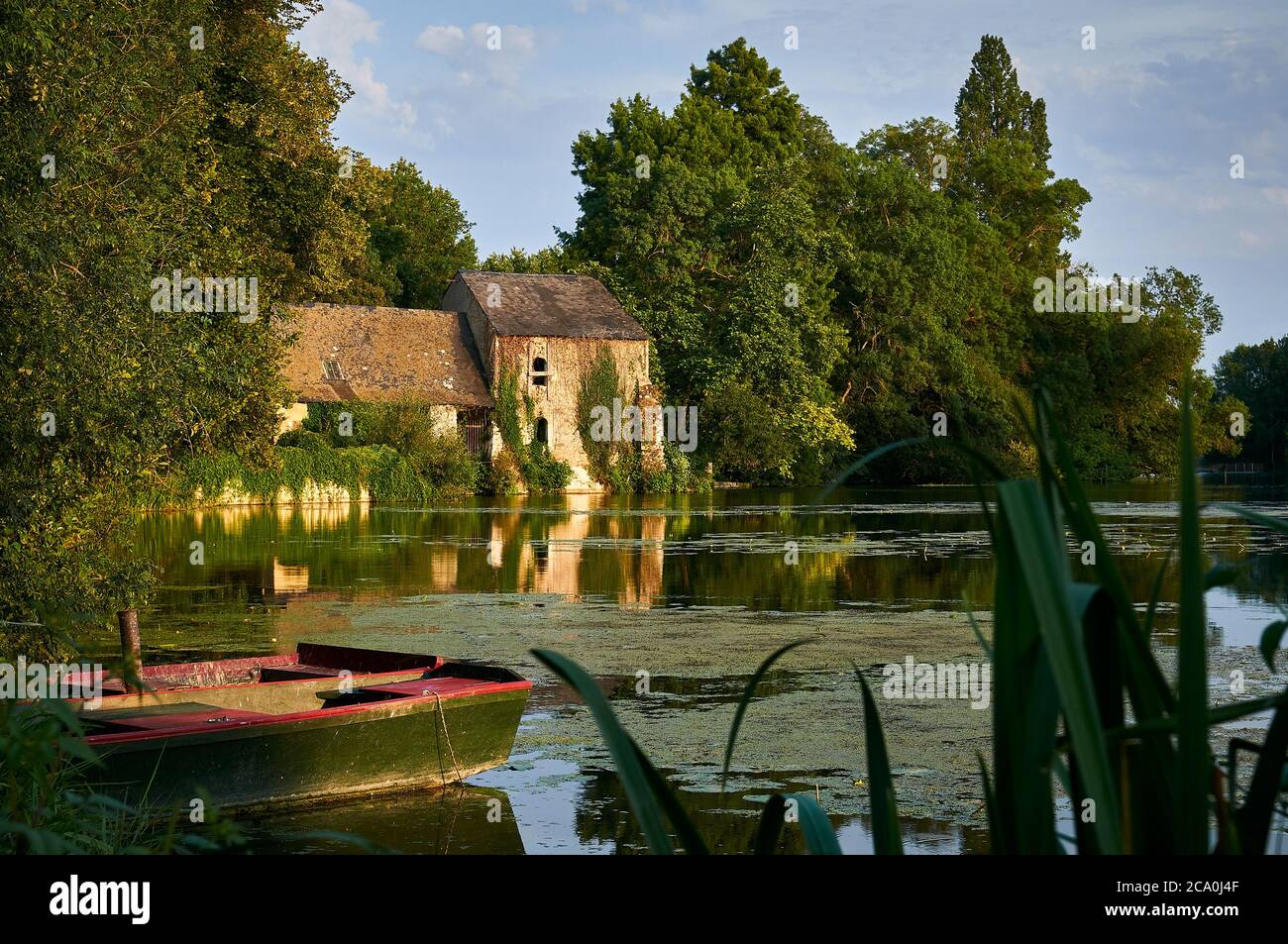 Water Mill on the River Loir. Bazouges Cré sur Loir, Pays de la Loire, France, Europe Stock Photo