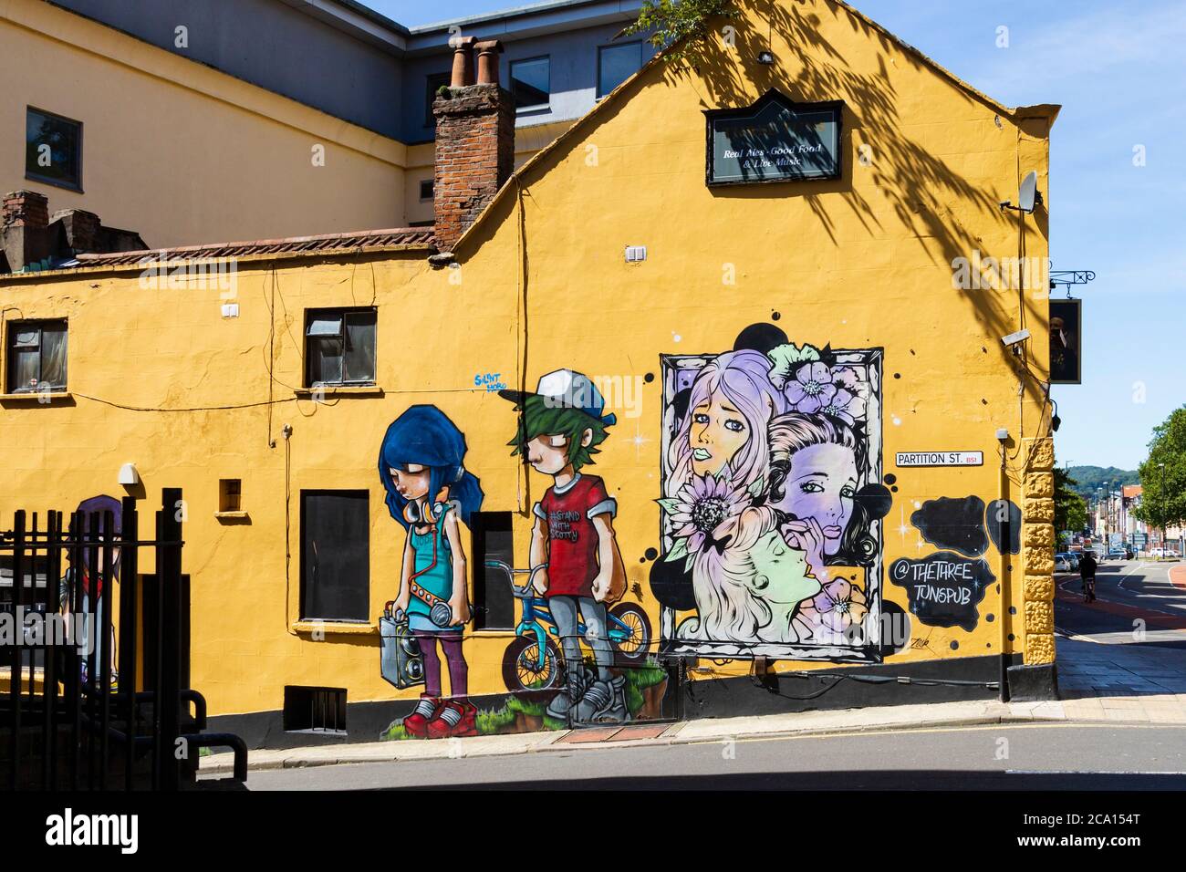 Mural painted on the side of the Three Tuns public house, Partition Street, Bristol, England. July 2020 Stock Photo