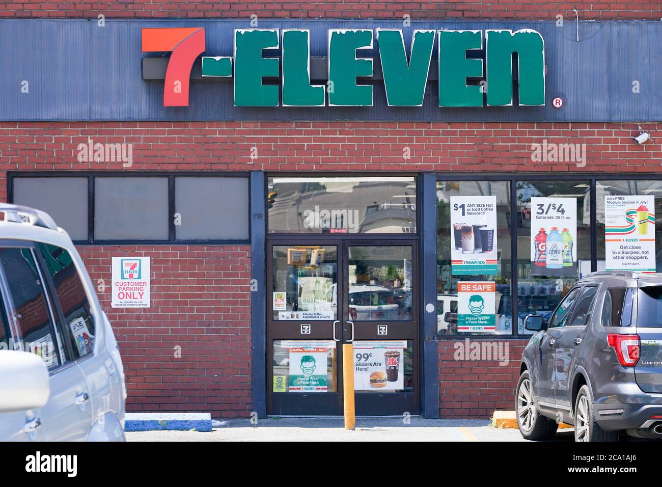 7 Eleven Store High Resolution Stock Photography and Images Alamy
