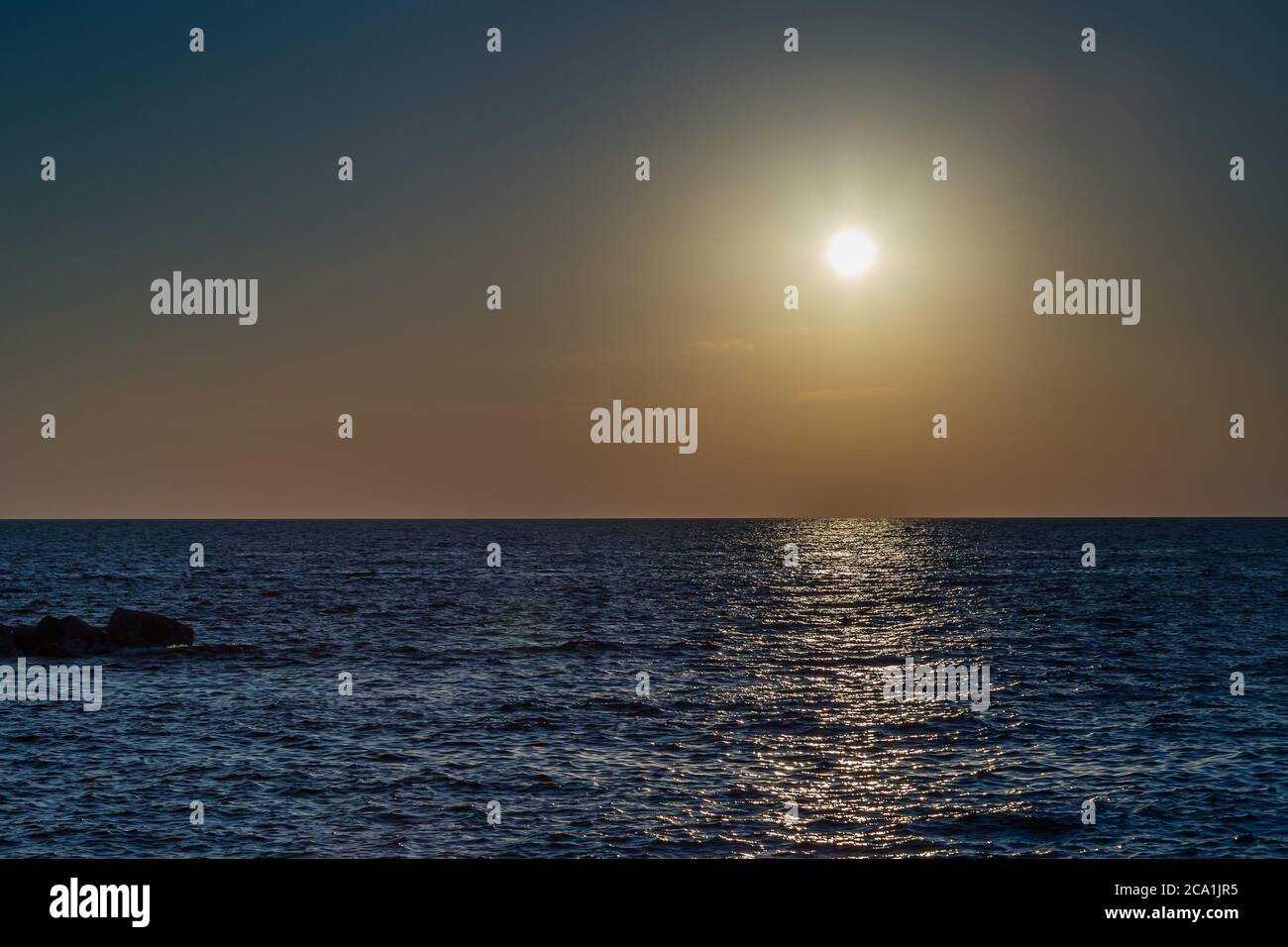 sun shining on sea waves at sunset Stock Photo - Alamy