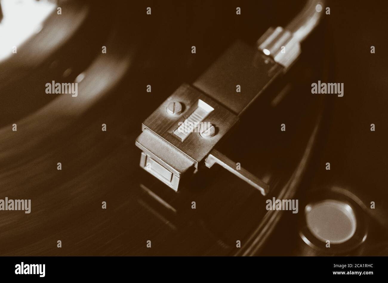 Turntable play vinyl record Stock Photo Alamy