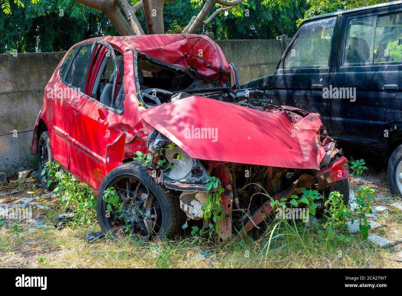 Red car crash hi-res stock photography and images - Alamy