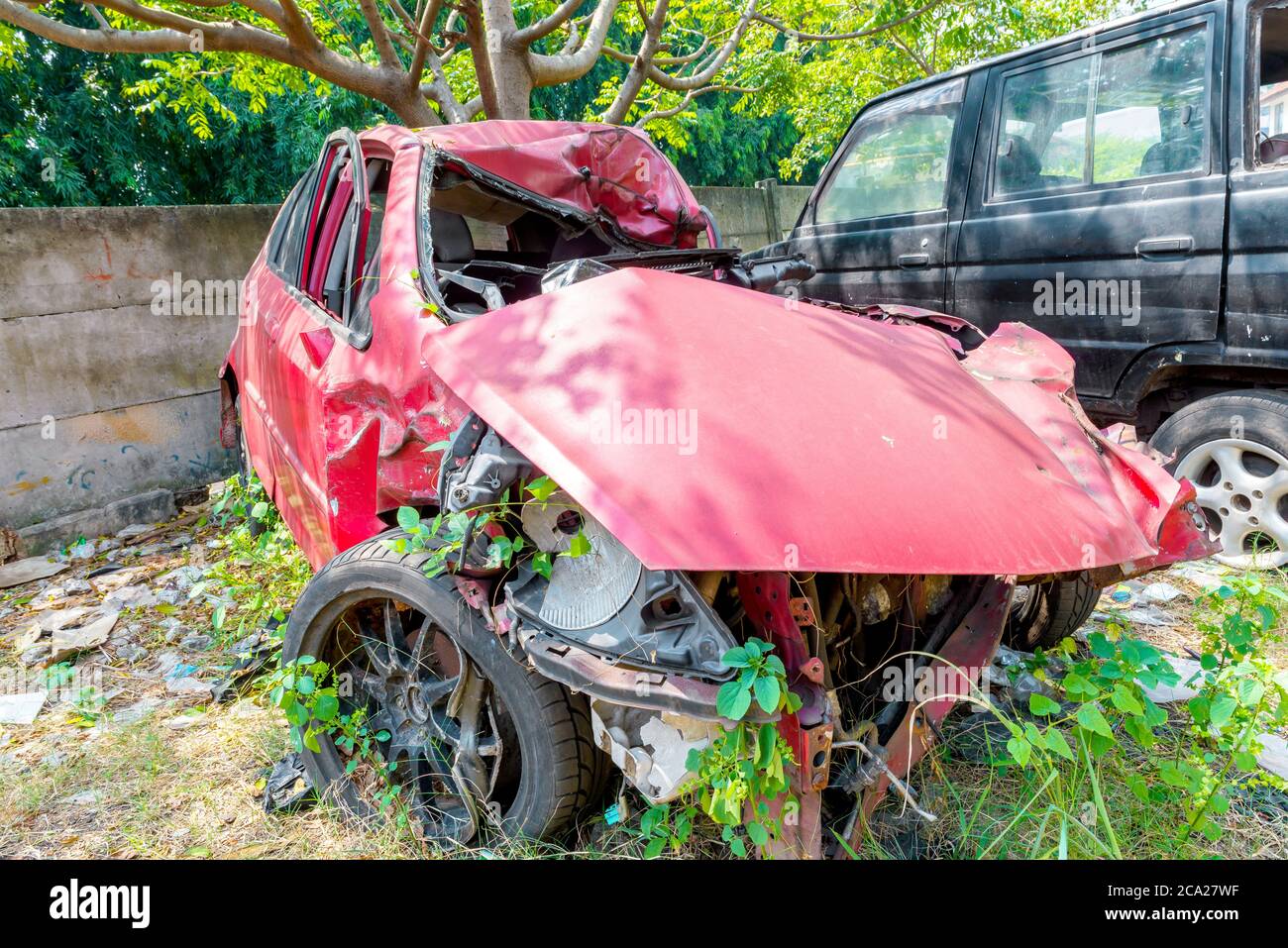Red car crash hi-res stock photography and images - Alamy