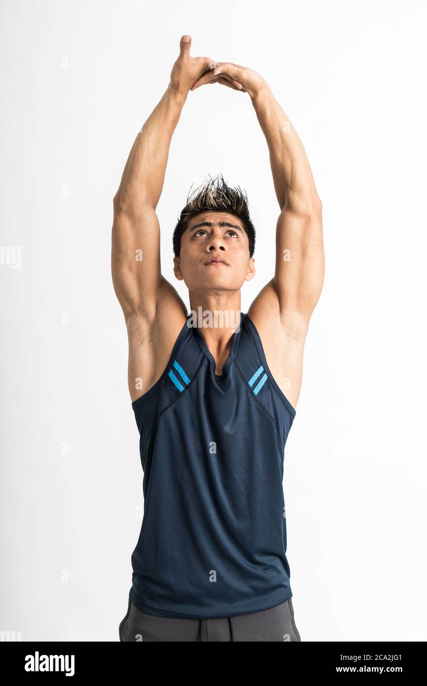 Photo healthy muscular man with his arms stretched out isolated