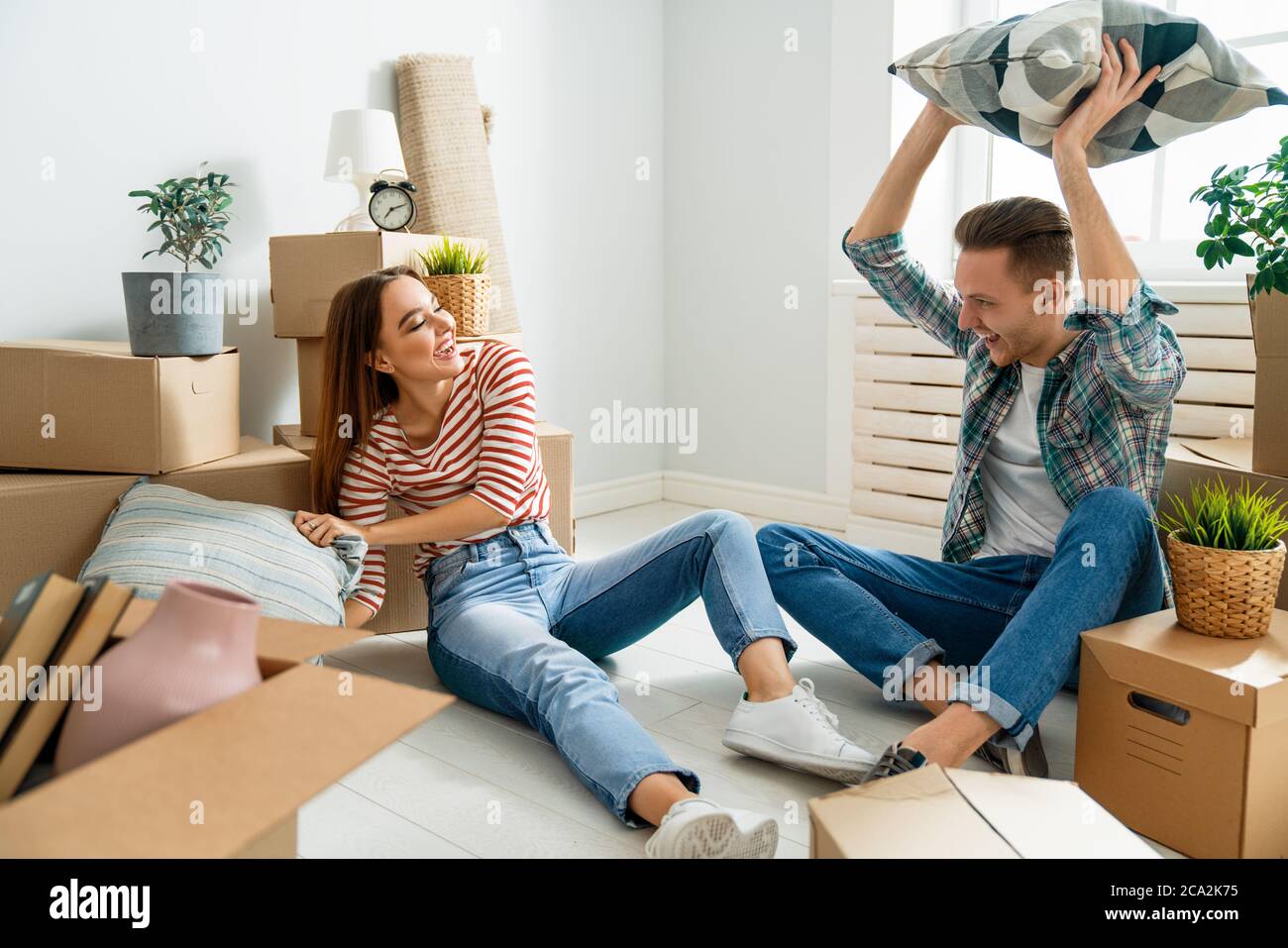 Happy young married couple are moving to new apartment Stock Photo - Alamy