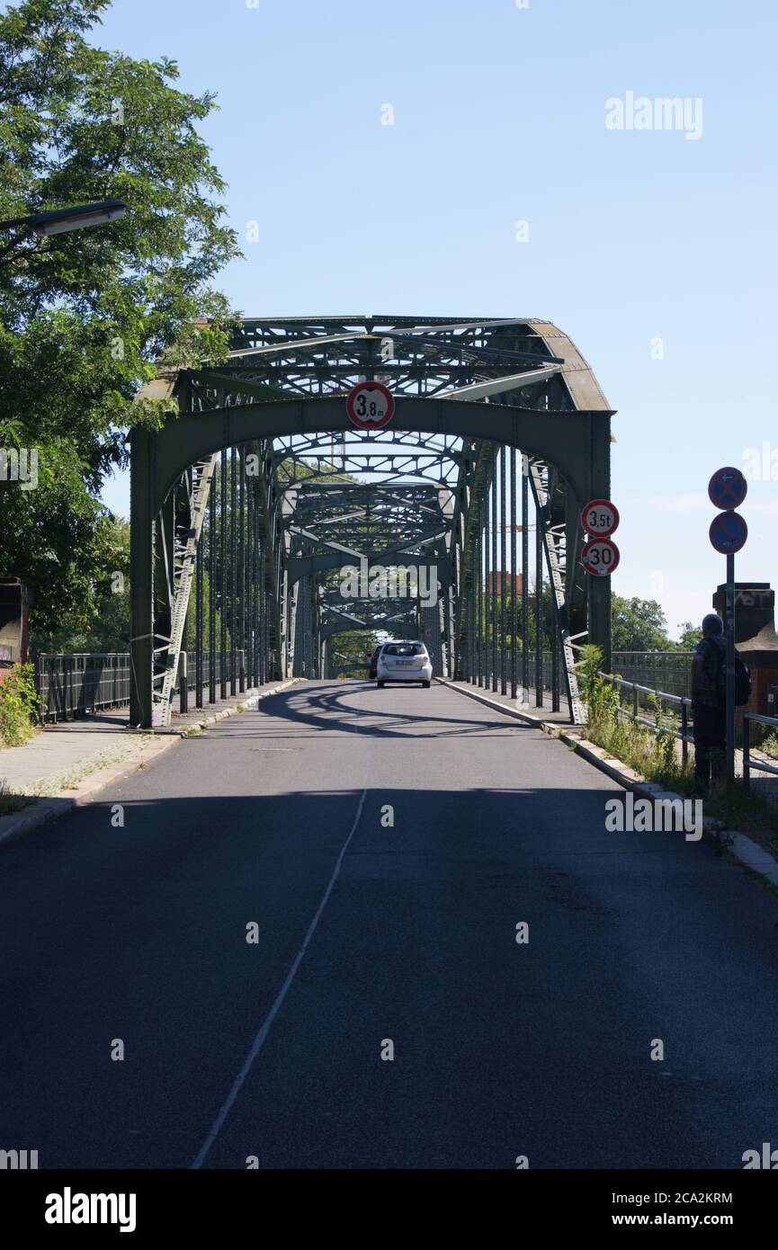 Eiswerderbrücke in Berlin-Spandau zwischen Hakenfelde und der Insel Eiswerder Stock Photo