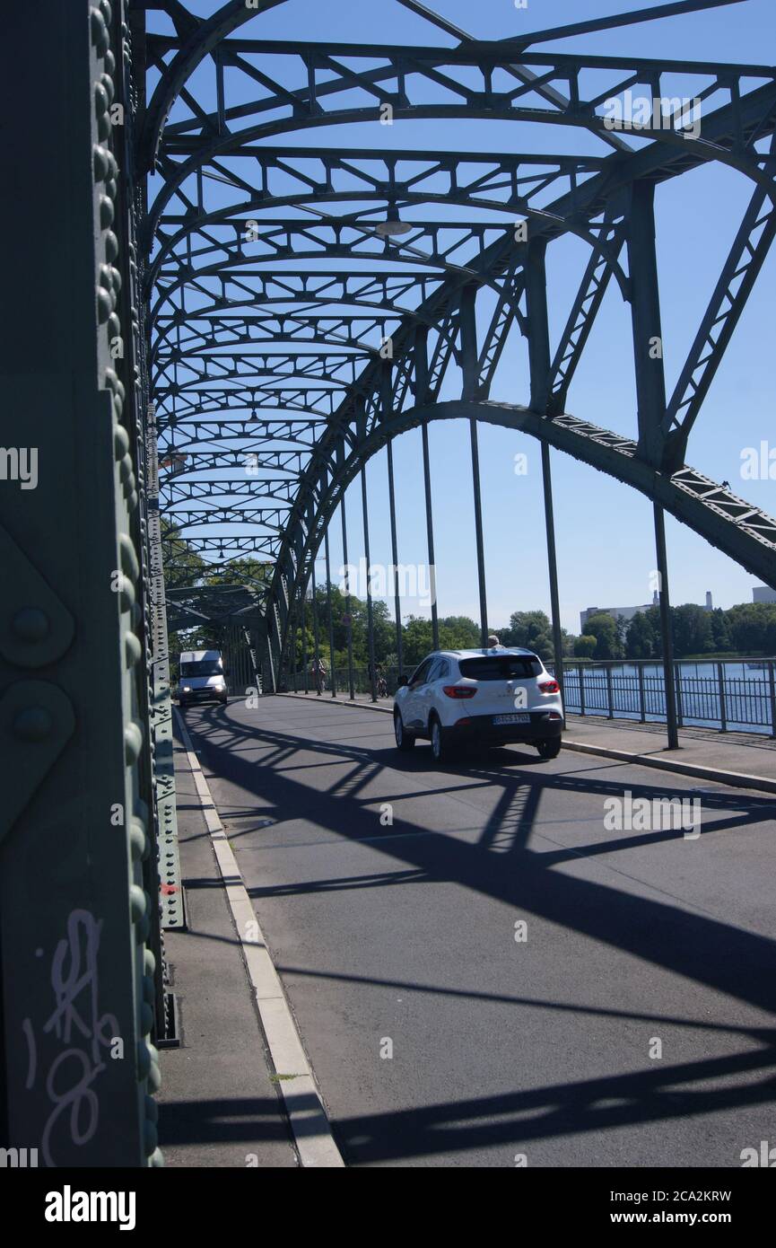 Eiswerderbrücke in Berlin-Spandau zwischen Hakenfelde und der Insel Eiswerder Stock Photo