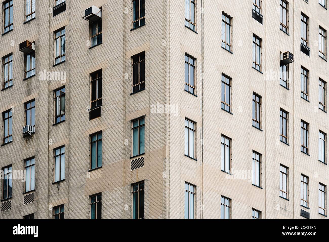 New york city apartment building facade hi-res stock photography and ...