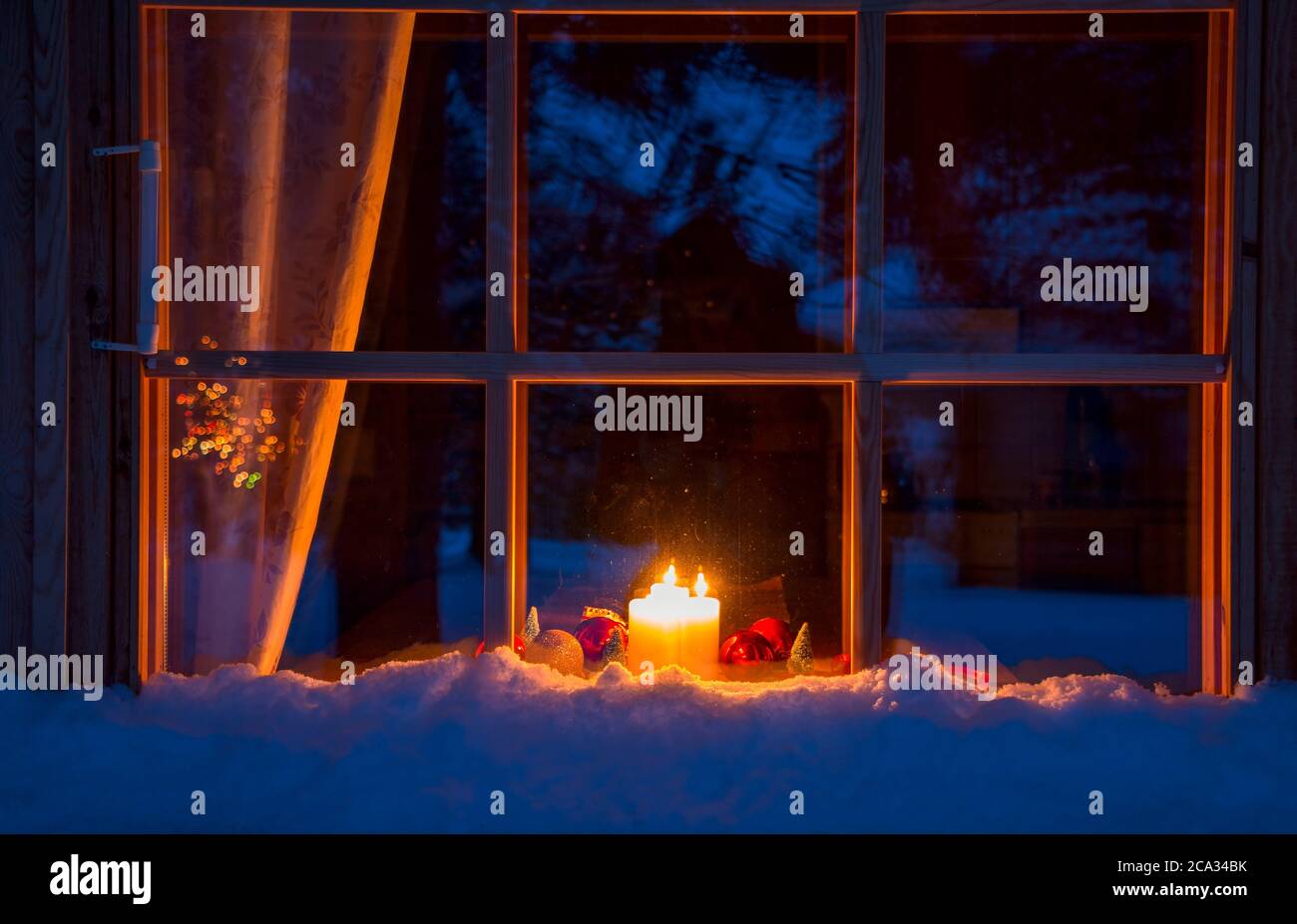Candle window snow hires stock photography and images Alamy