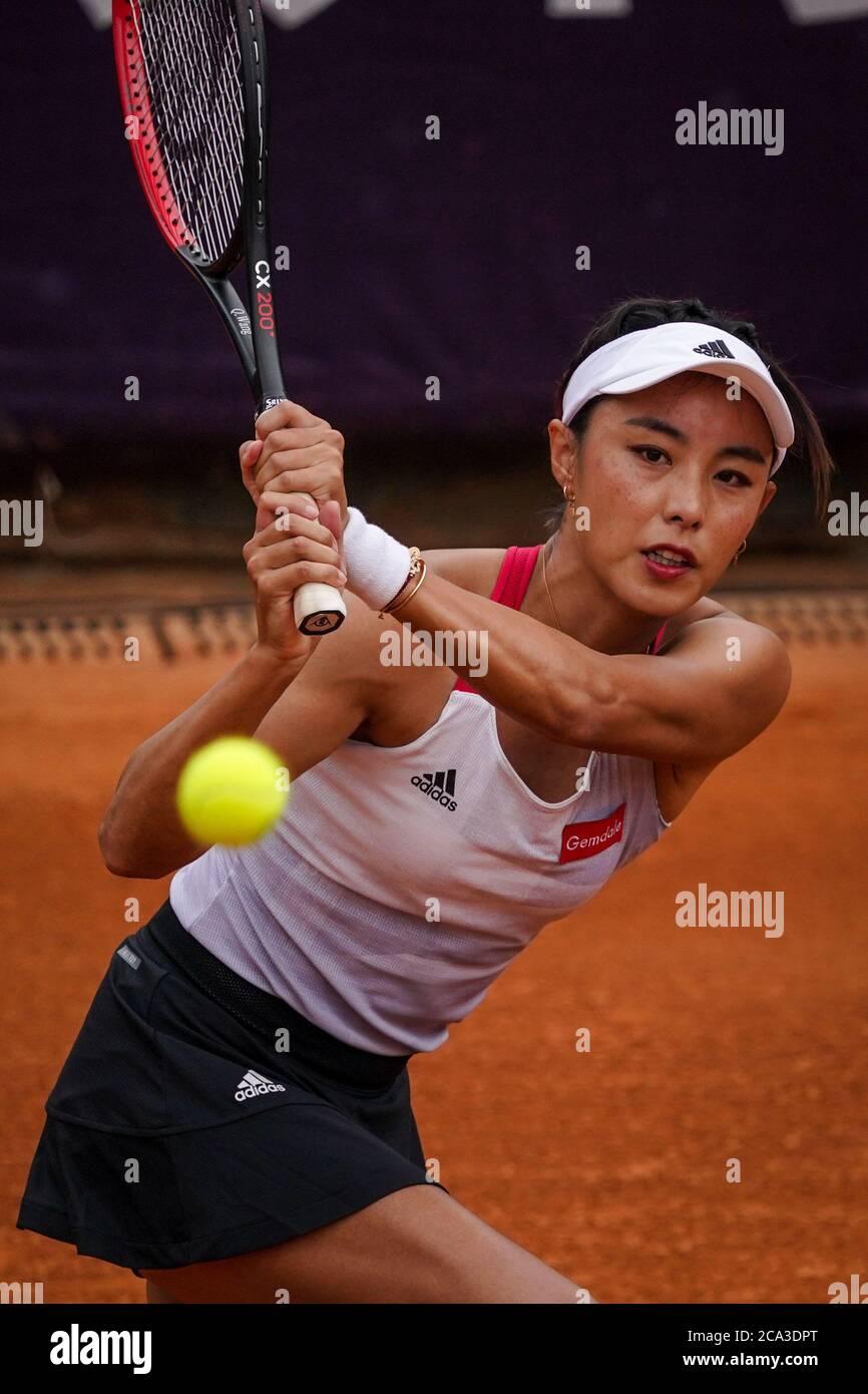 Anning. 4th Aug, 2020. Wang Qiang returns the ball during a match of CTA  (China Tennis Association) Tour between Wang Qiang and Zou Xinyi in Anning,  southwest China's Yunnan Province. Aug. 4,