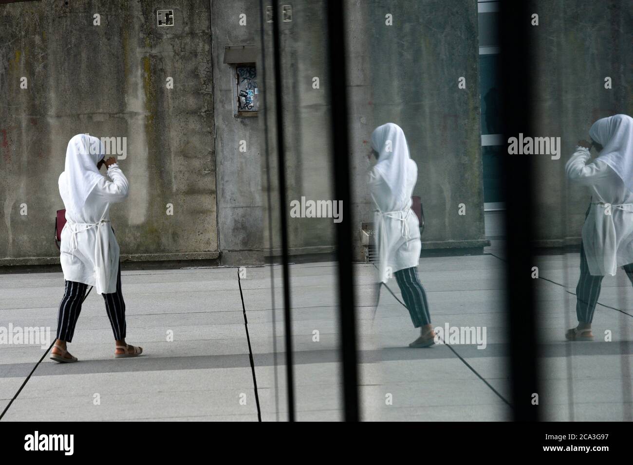 Muslim veil woman hi-res stock photography and images - Alamy