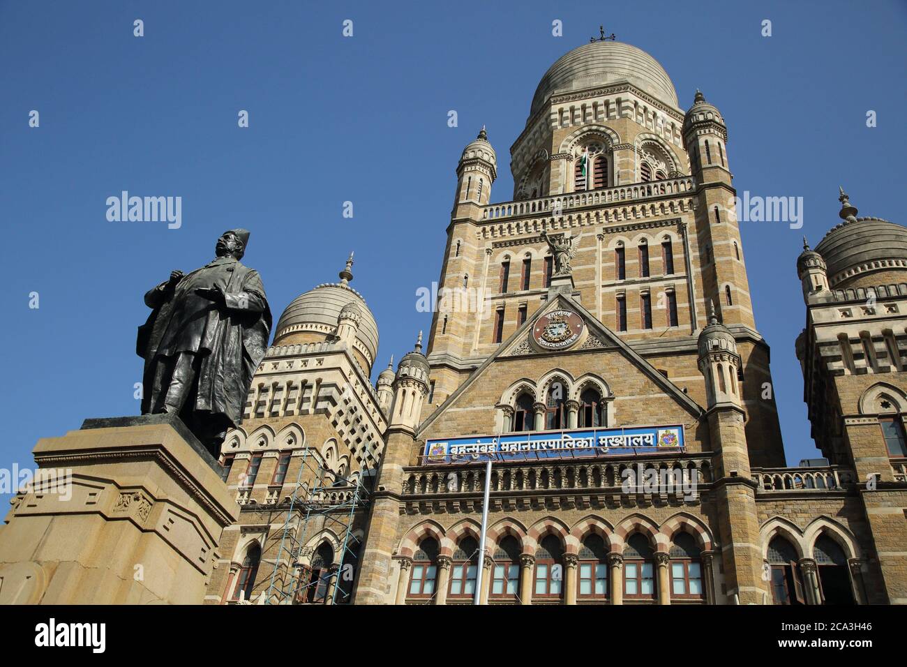 Pherozeshah Mehta statue, Bombay Municipal Corporation Building, Mumbai