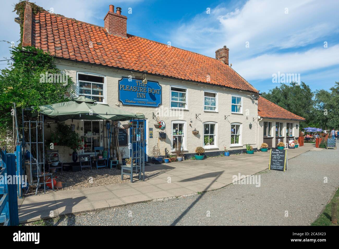 Pleasure Boat Inn, view of the Pleasure Boat Inn - a waterside pub sited at Hickling Broad in the Norfolk Broads, East Anglia, England, UK Stock Photo