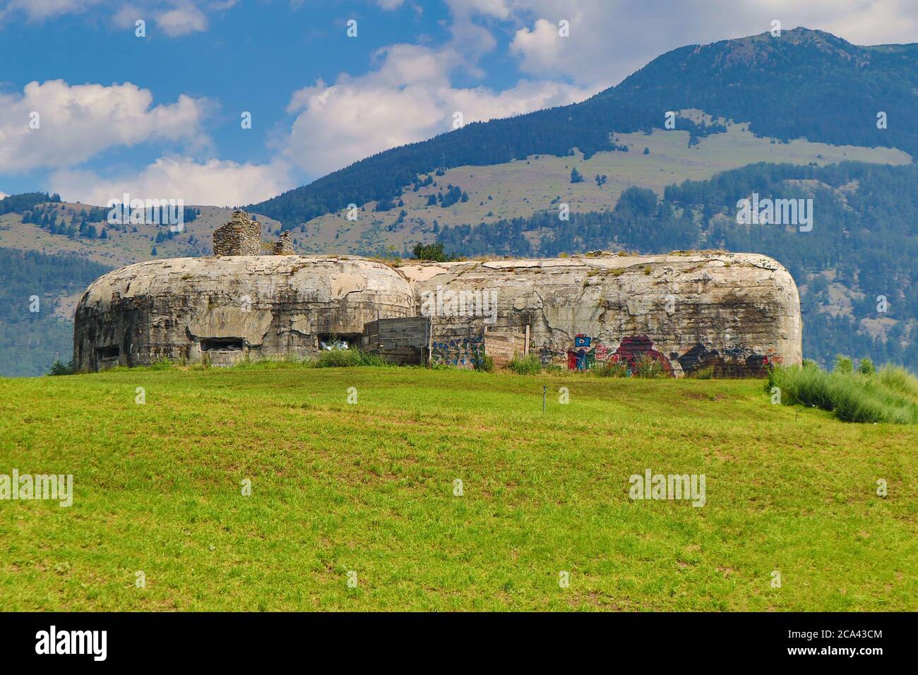 Italien. 29th July, 2020. South Tyrol, Italy July 2020: Impressions of South Tyrol July 2020 Laatsch, Vinschgau, South Tyrol, market square, bunker from the First World War | usage worldwide Credit: dpa/Alamy Live News Stock Photo