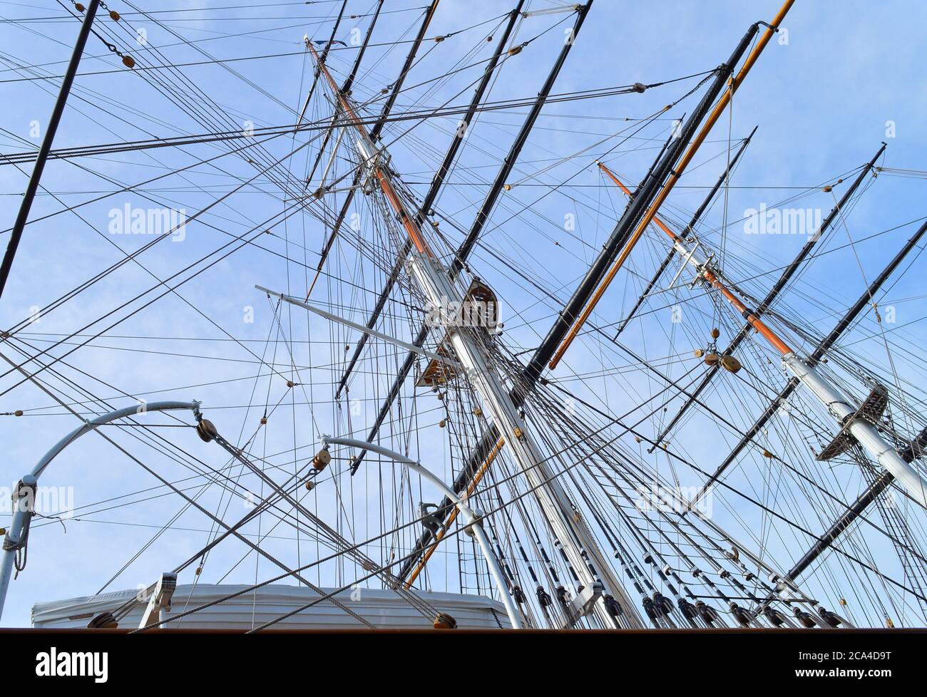 Tall ship mast flag hi-res stock photography and images - Alamy