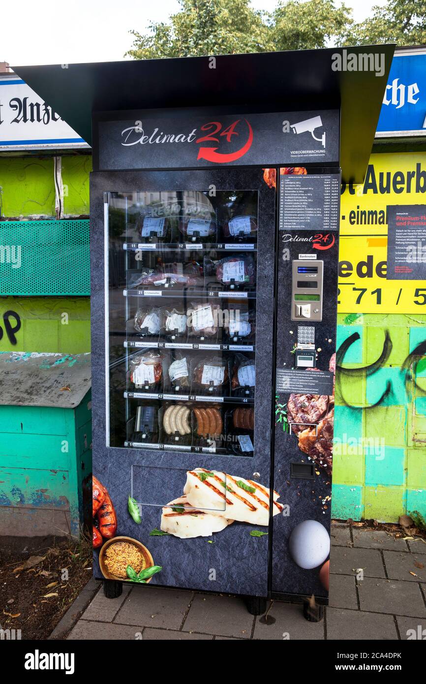 fresh meat vending machine at the Auerbachplatz square in the district Suelz, sausages and meat for barbecue, Cologne, Germany.  Fleischautomat am Aue Stock Photo