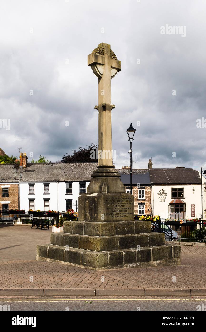 War memorial on site of old chapel and church which was demolished in town square. Market Place Coleford Forest of Dean Gloucestershire England UK Stock Photo