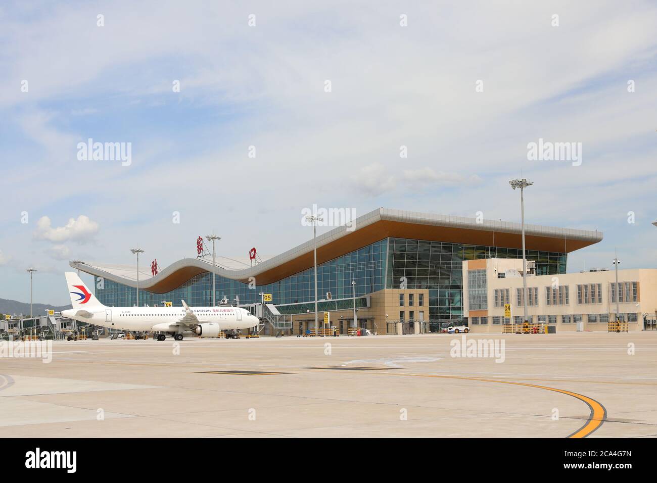 Zhangjiakou, China's Hebei Province. 4th Aug, 2020. A passenger plane is seen on the apron of the extended Zhangjiakou Ningyuan Airport in Zhangjiakou, north China's Hebei Province, Aug. 4, 2020. The extended Zhangjiakou Ningyuan Airport, one of the key supporting infrastructure developments for the 2022 Beijing Winter Olympics, was completed and put into service on Monday. The expansion project includes a new terminal, an emergency rescue center, an apron, and an extended runway, among others. Credit: Wu Diansen/Xinhua/Alamy Live News Stock Photo