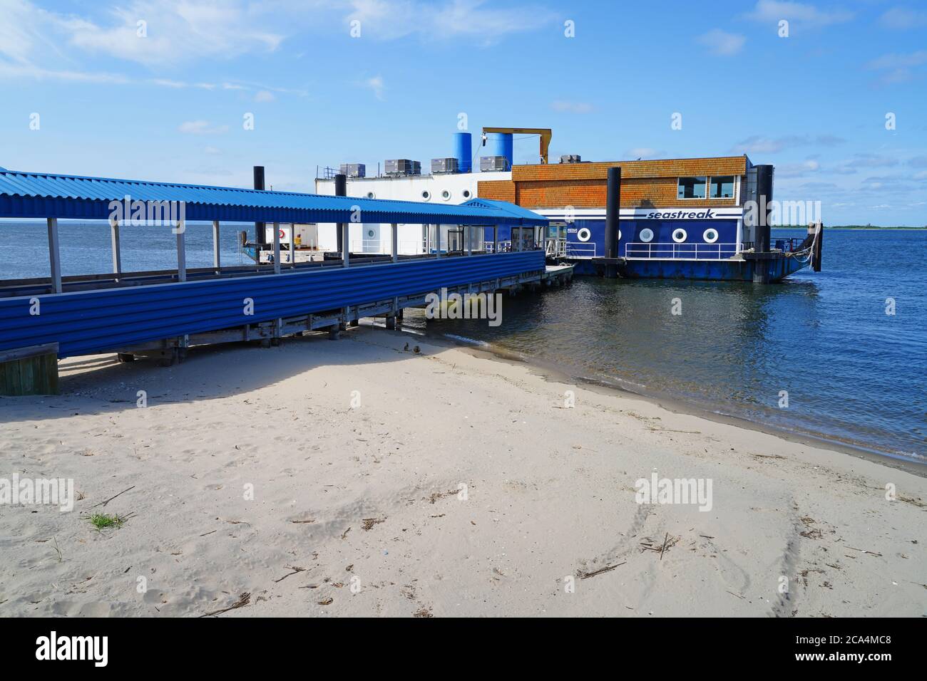 Seastreak ferry terminal hires stock photography and images Alamy