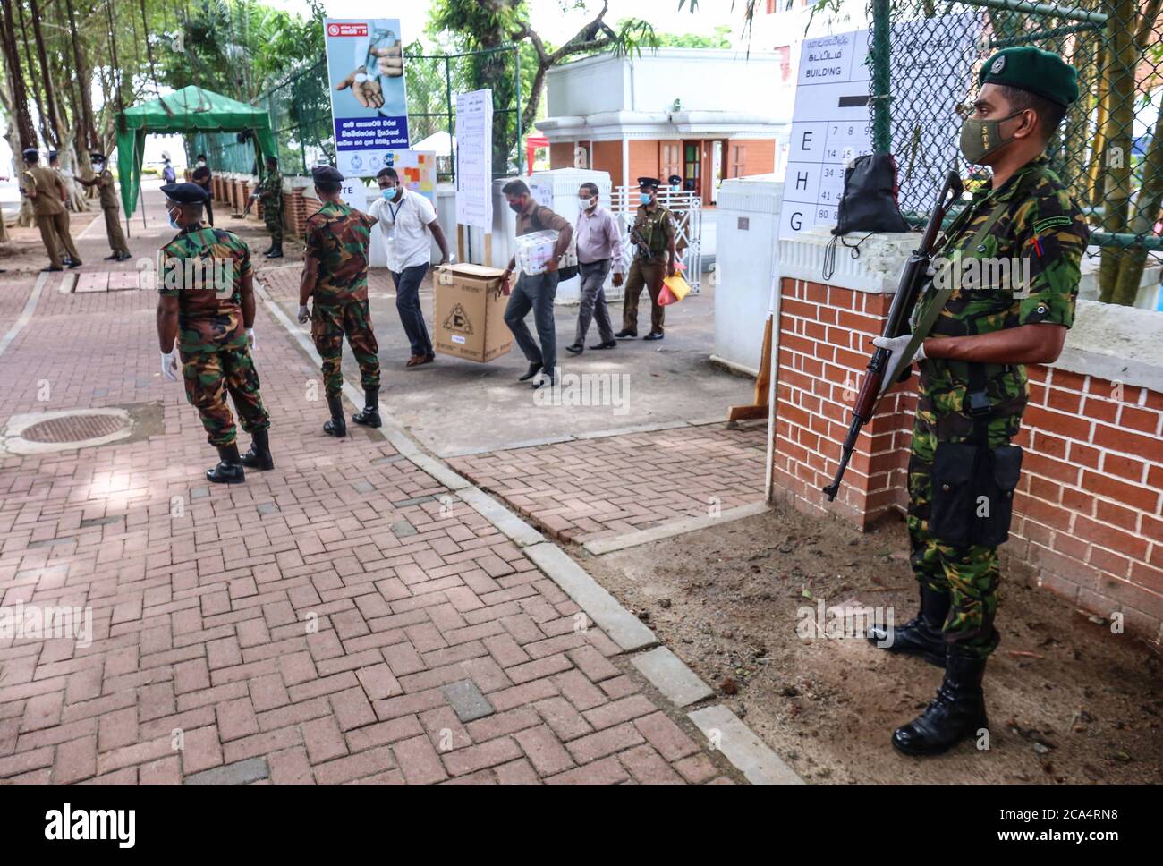 Sri lankan stf police officers hires stock photography and images Alamy