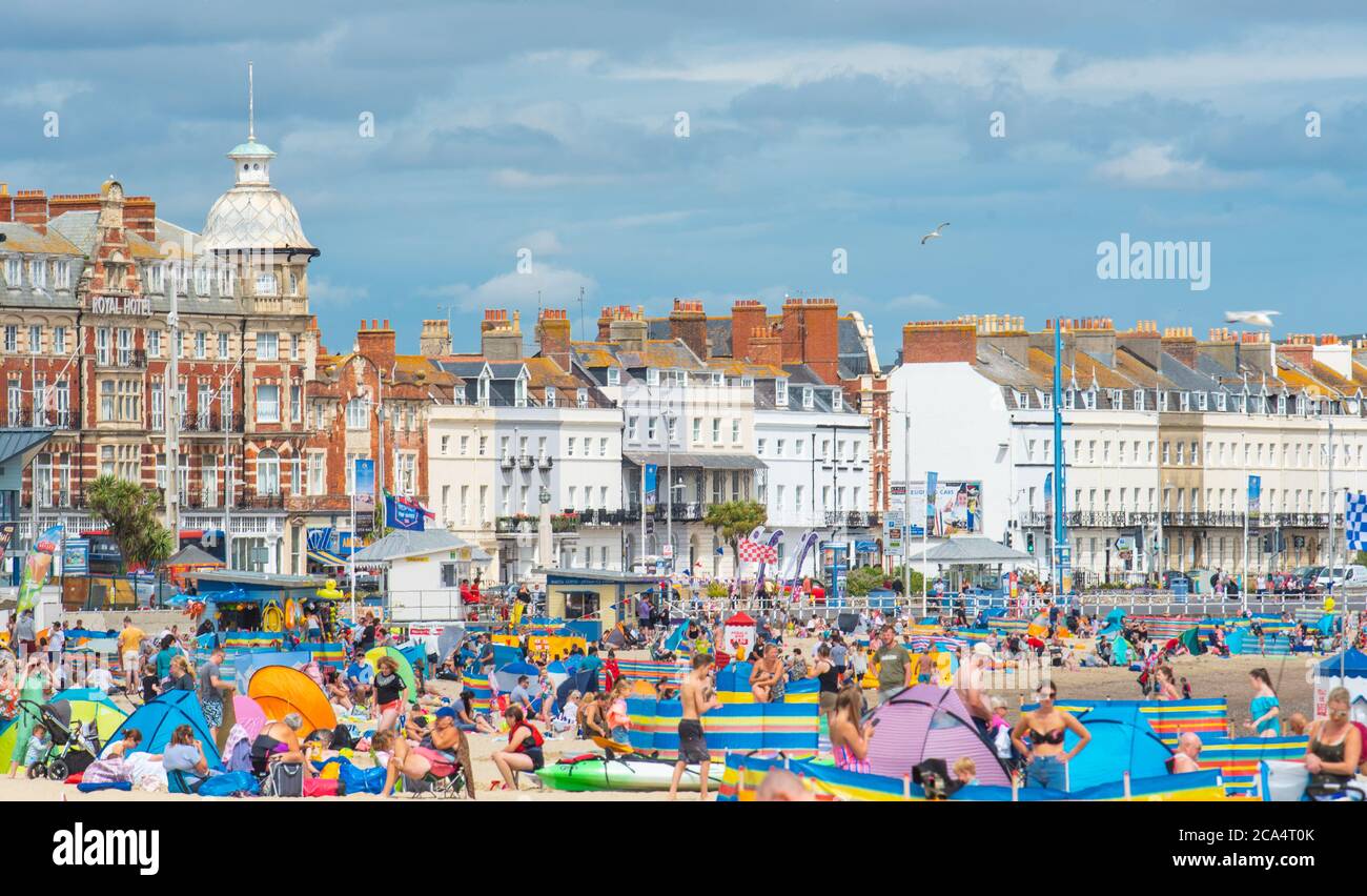 Weymouth, Dorset, UK. 4th Aug, 2020. UK Weather: The sandy beach at Weymouth was busy today as holidaymakers and beachgoers enjoyed hot sunny spells and a light breeze. Credit: Celia McMahon/Alamy Live News Stock Photo