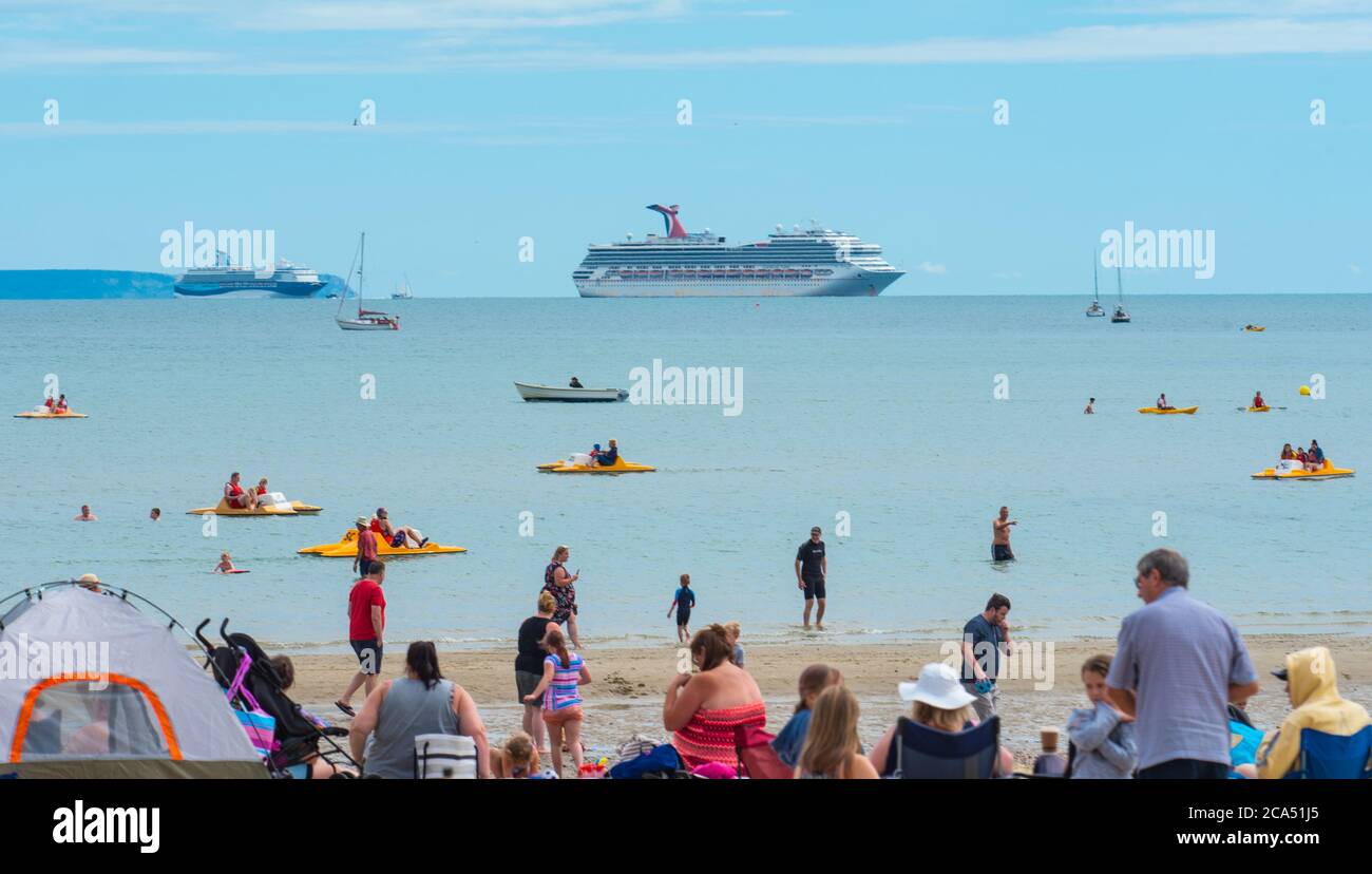 Weymouth, Dorset, UK. 4th Aug, 2020. UK Weather: The sandy beach at Weymouth was busy today as holidaymakers and beachgoers enjoyed hot sunny spells and a light breeze. Credit: Celia McMahon/Alamy Live News Stock Photo