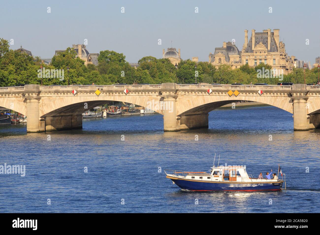 France, Paris, area listed as World Heritage by UNESCO, view of the Seine Priv?e boat with the Pont de la Concorde and the Louvre in the background Stock Photo