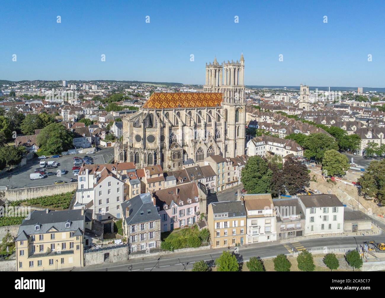 France, Yvelines, Mantes-la-Ville, the medieval collegiate town of Notre  Dame de mantes, about 50 km west of Paris (aerial view Stock Photo - Alamy