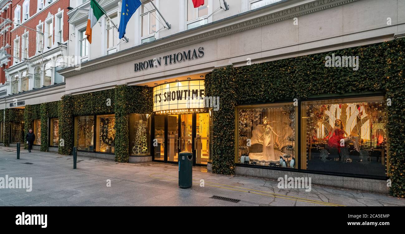 The main entrance to Brown Thomas & Company Limited, Dublin´s premier  department store on Grafton Street for luxury goods, Grafton Street, Dublin  2, I - SuperStock