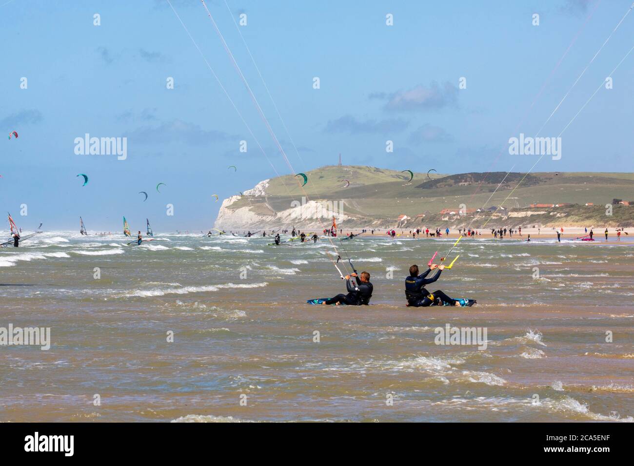 France, Pas de Calais, Wissant, kitesurfing and windsurfing with the Cape Blanc-Nez in the background Stock Photo