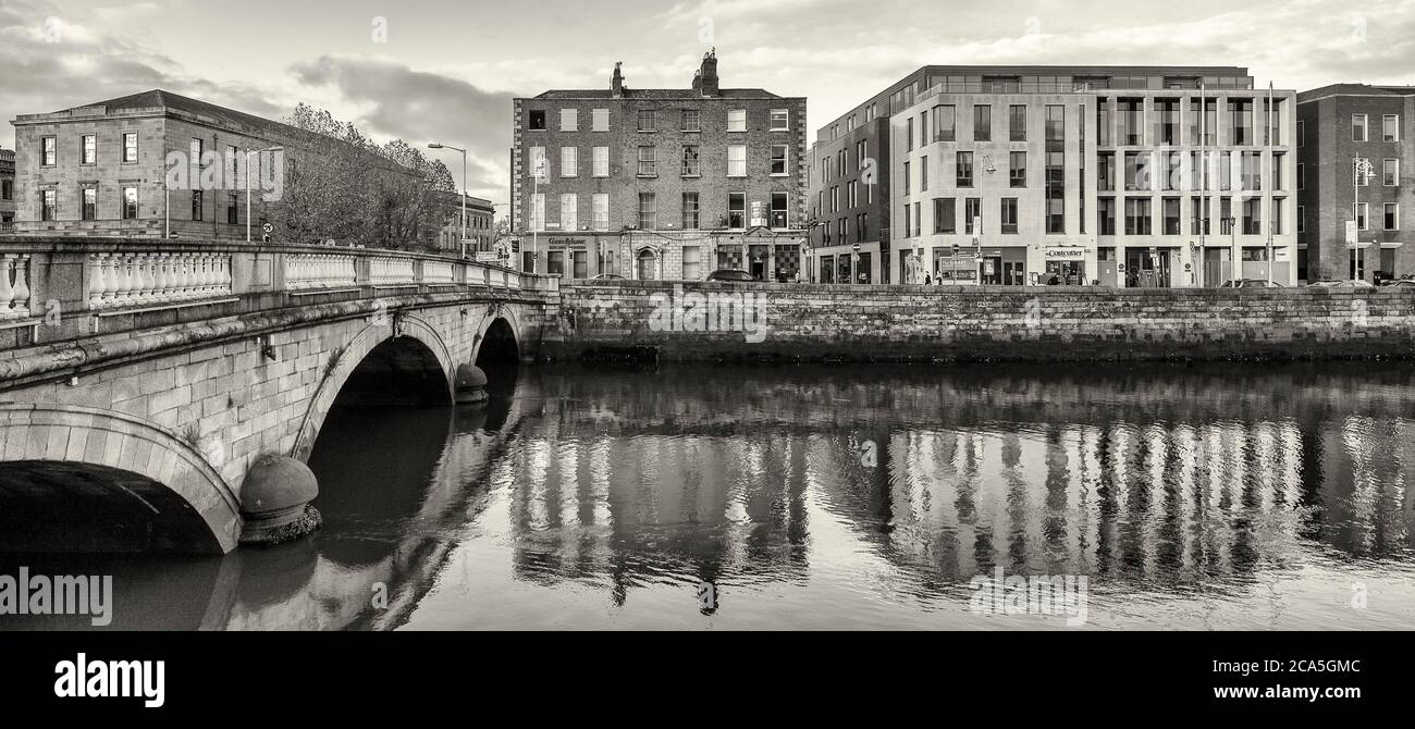 Liffey cityscape bridge hi-res stock photography and images - Alamy
