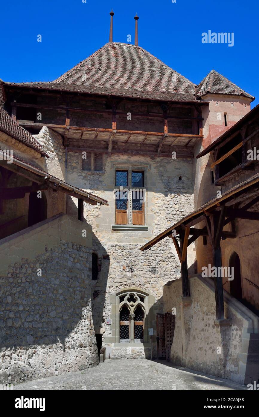 Switzerland, Canton of Vaud, Veytaux, Chillon castle on the shores of Lake Geneva (Lac Leman), one of the four courtyards Stock Photo