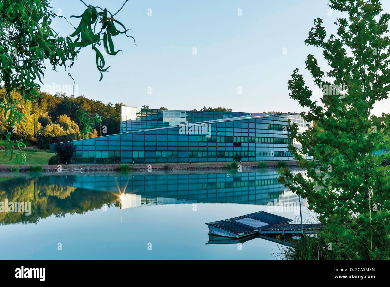 France, Tarn, Pierre Fabre laboratories, Lavaur, Les Cauquillous, exterior  of a building of modern and contemporary architecture in glass at sunrise  in lush greenery Stock Photo - Alamy
