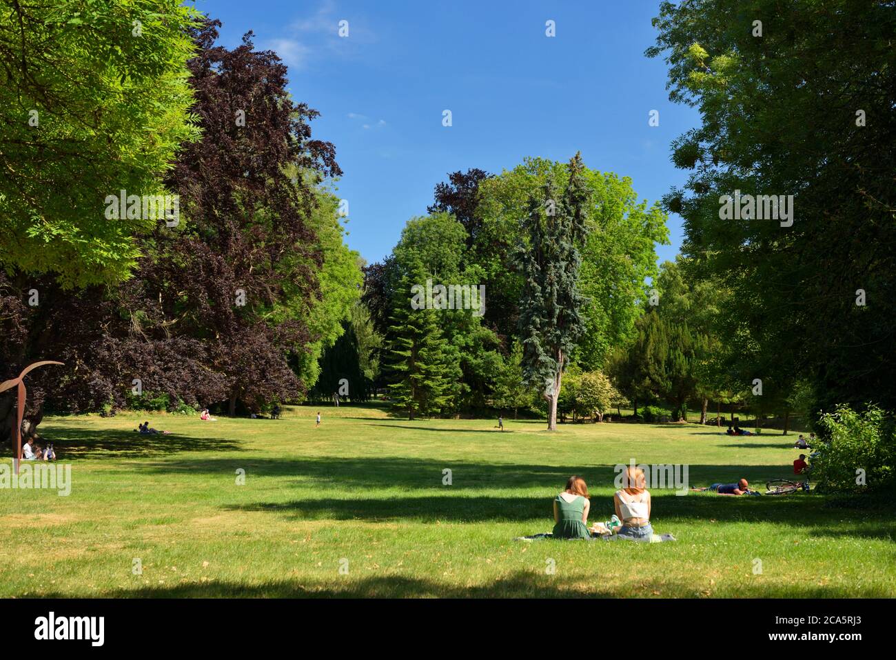 France, Nord, Douai, Charles Bertin Park, two youn women sitting in the grass Stock Photo