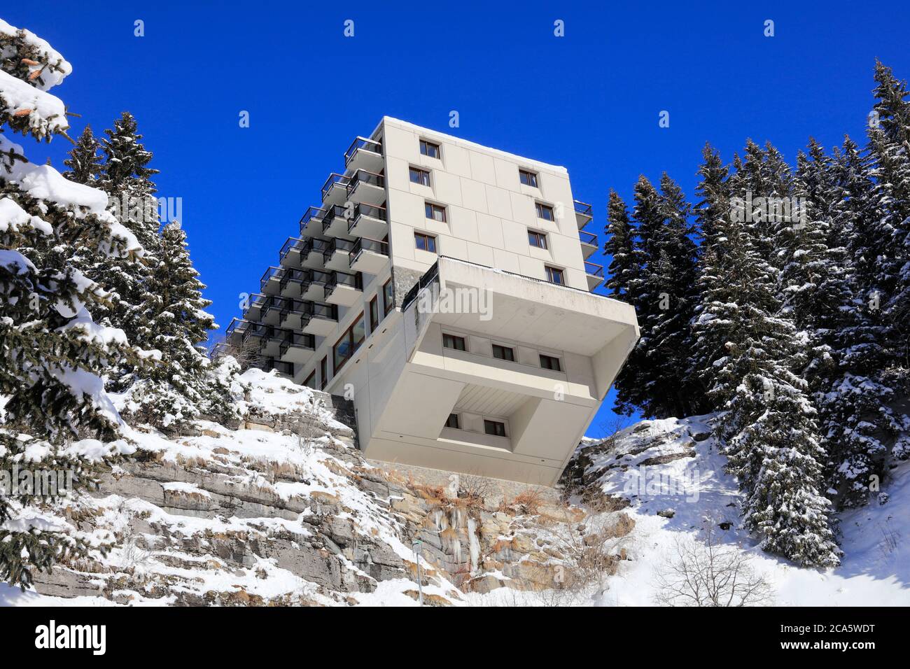 France, Haute Savoie, Flaine, architectural detail in winter On an entirely virgin site, the American architect Marcel Breuer designed the resort of Flaine, in the 1960s An urban model in the mountains elevated to the rank of work of art by lovers of this exceptional place Stock Photo