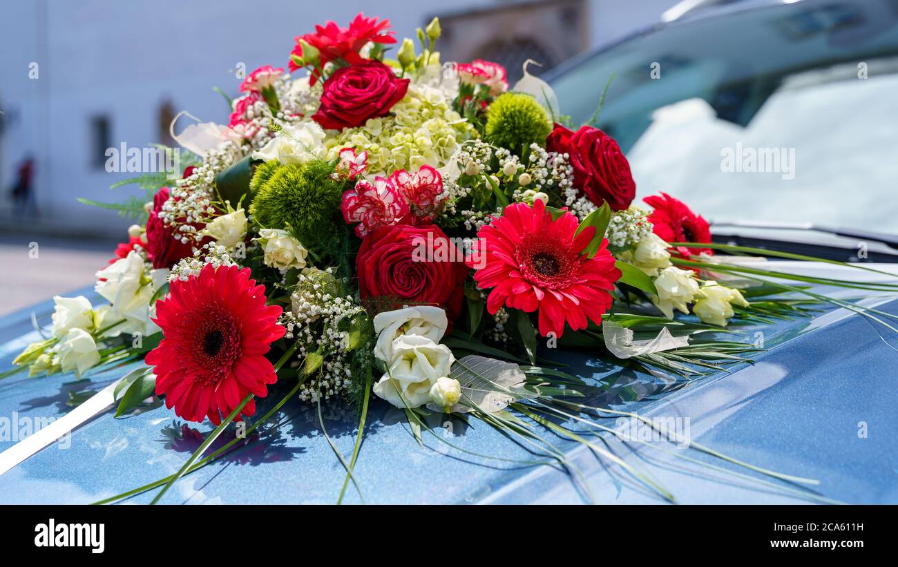 Flowers on wedding car arrangement hi-res stock photography and