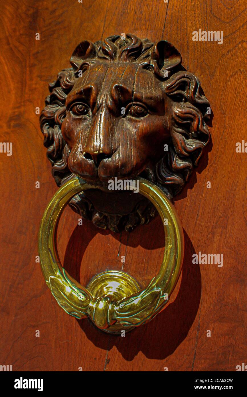 Wooden front door with lion door knocker hires stock photography and