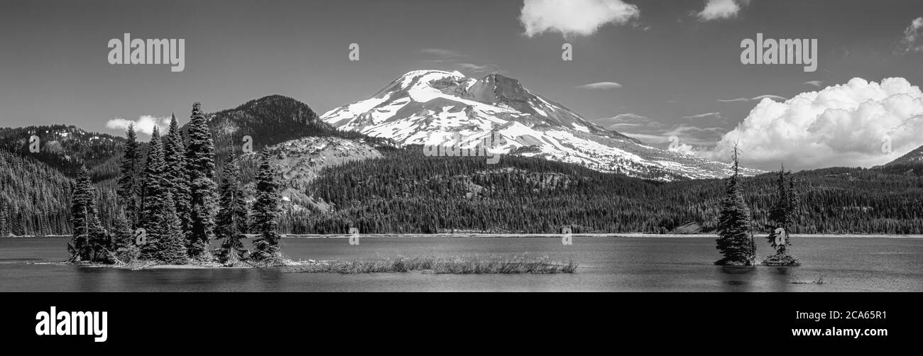 South Sister Mountain and Sparks Lake, Oregon, USA Stock Photo