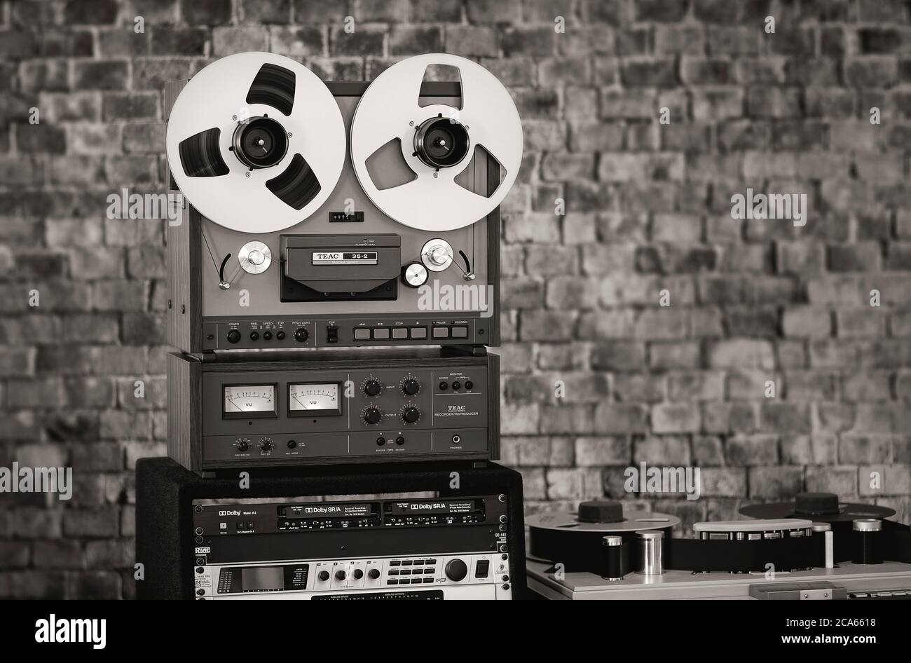 Reel to reel tape machine hi-res stock photography and images - Alamy