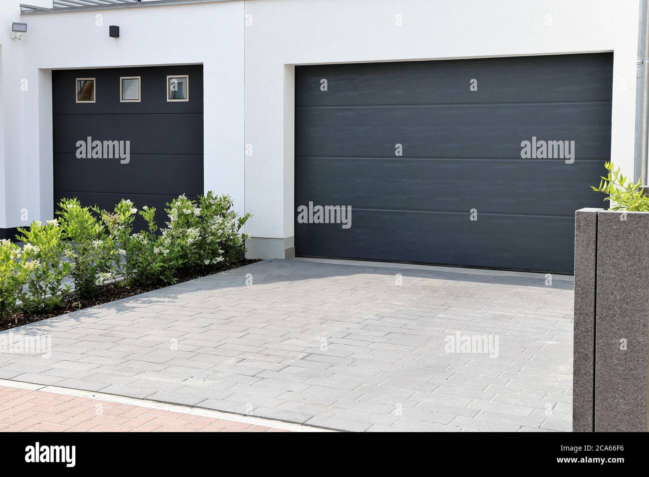 Modern garage doors hires stock photography and images Alamy