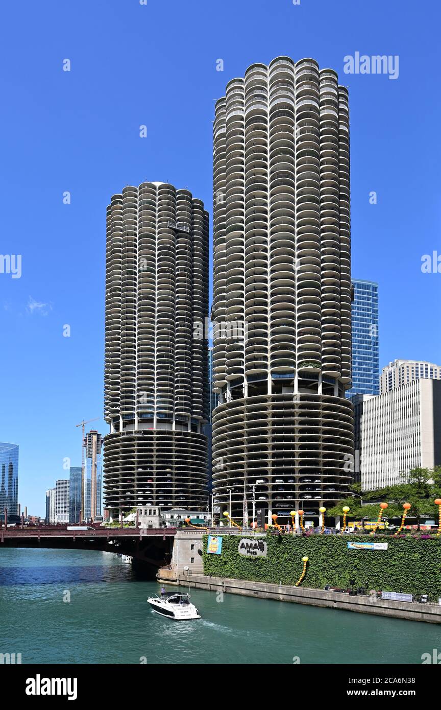 Chicago, IL, USA – September 25, 2015: Marina City Towers In Downtown  Chicago. Buildings For Parking. Stock Photo, Picture and Royalty Free  Image. Image 147543365.