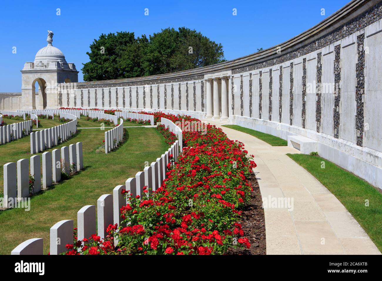 Tyne Cot Cemetery (1914-1918), the largest cemetery for Commonwealth forces in the world, for any war, in Zonnebeke, Belgium Stock Photo