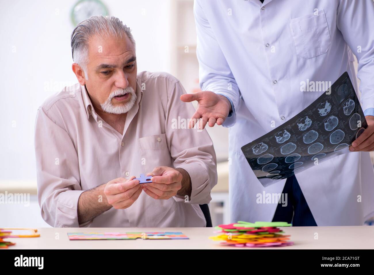 Doctor and patient suffering from the Alzheimer disease Stock Photo Alamy
