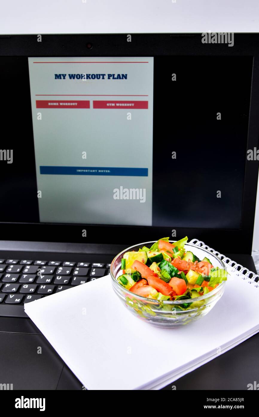 https://c8.alamy.com/comp/2CA85JR/exercise-plan-for-a-week-bowl-with-vegetable-salad-in-the-workplace-near-the-computer-lunch-in-the-office-during-a-break-between-work-2CA85JR.jpg